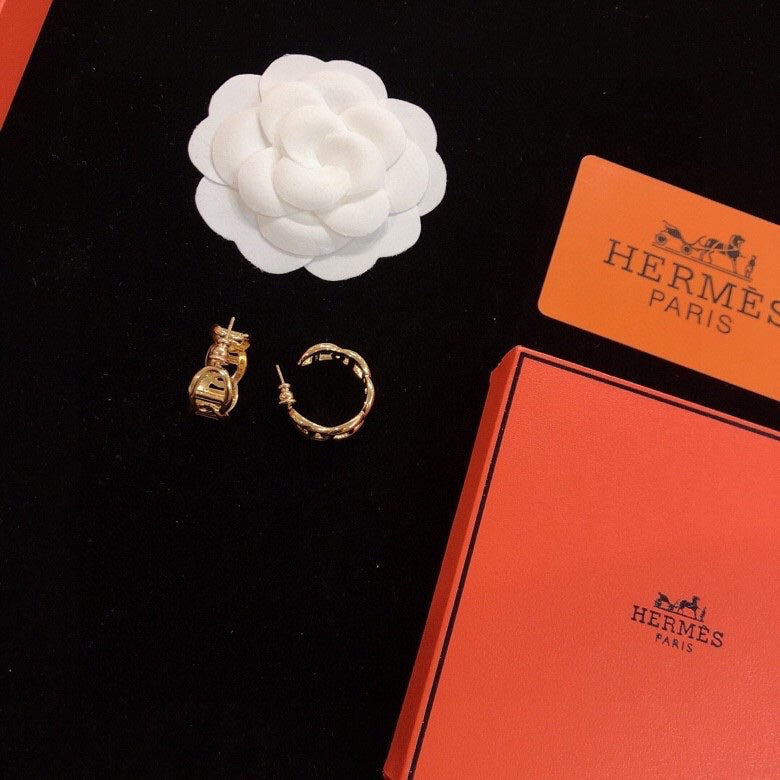 18K Chaine D'Ancre Enchainee Hermes Earrings